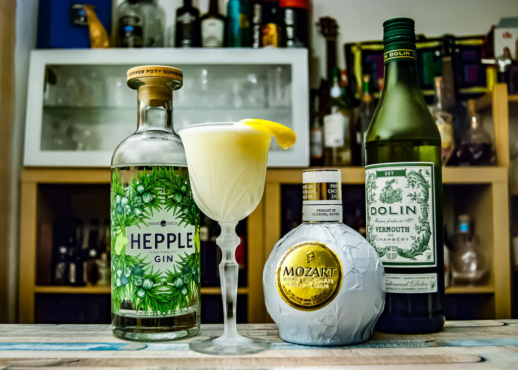 Hepple Gin im Majestic Imperator, einem Twentieth Century mit weißer Schokolade.