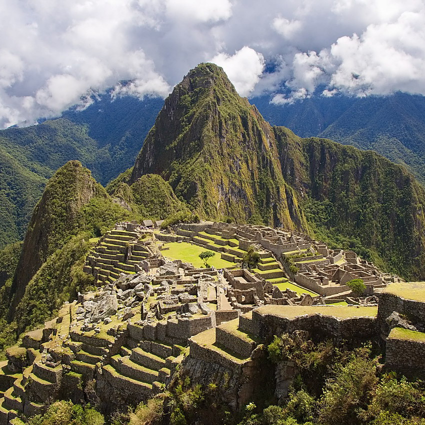 Der Machu Picchu ist das Wahrzeichen Perus., Vor allem ist er viel schöner als unsere Fotos von Pisco-Flaschen und - Cocktails.