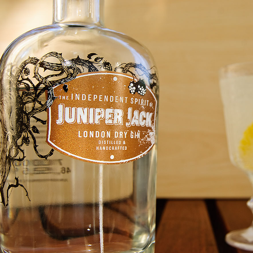 Juniper Jack London Dry Gin in einem Gin Fizz - in Shortdrinks kommt er am besten zur Geltung.