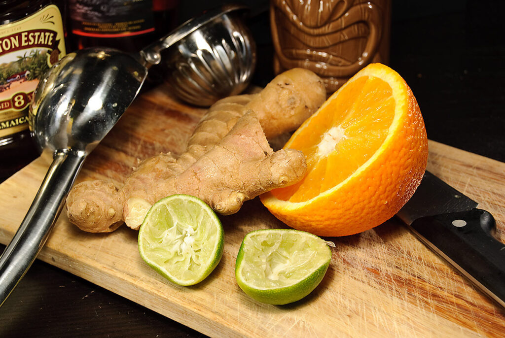 Frischgespresster Limetten- und Orangensaft ist für den Q.B. Cooler Pflicht. Selbstgemachter Ingwersirup ein Bonus